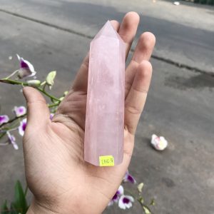 TRỤ ĐÁ PHONG THỦY THẠCH ANH HỒNG KT 11x2,8CM, KL 138G (THO38)