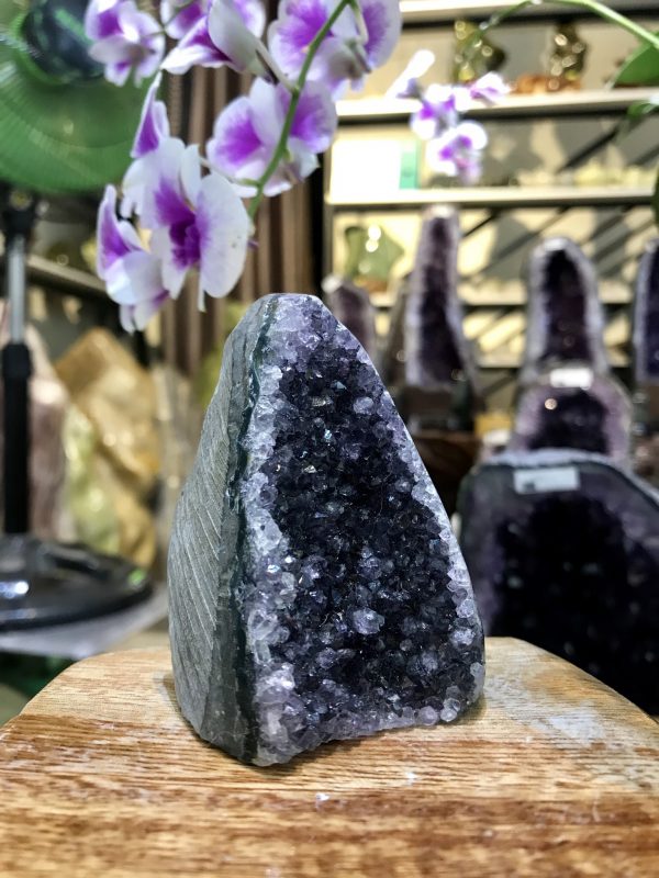 THẠCH ANH TÍM ĐỂ BÀN LÀM VIỆC KT: 8x4,5CM, KL 182G (TIM637)