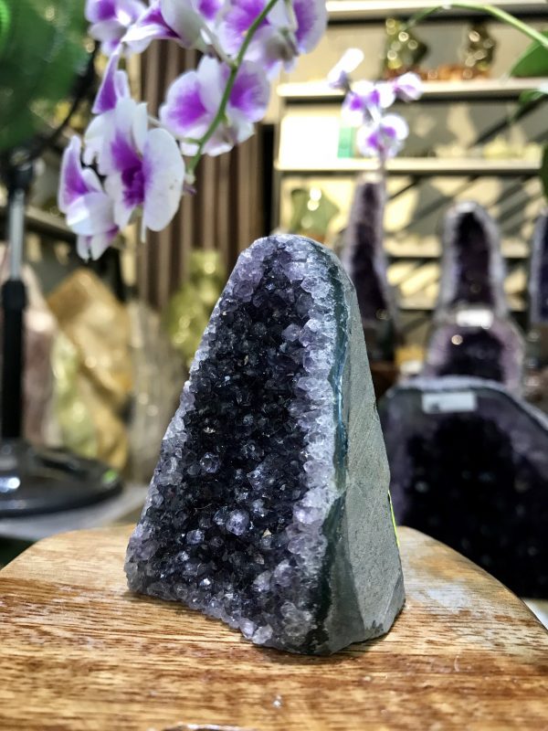 THẠCH ANH TÍM ĐỂ BÀN LÀM VIỆC KT: 8x4,5CM, KL 182G (TIM637)