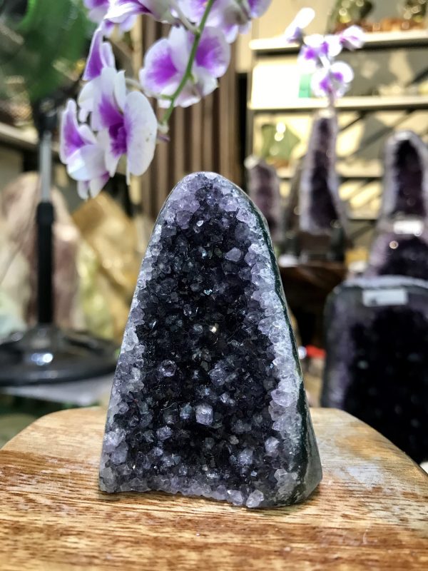 THẠCH ANH TÍM ĐỂ BÀN LÀM VIỆC KT: 8x4,5CM, KL 182G (TIM637)