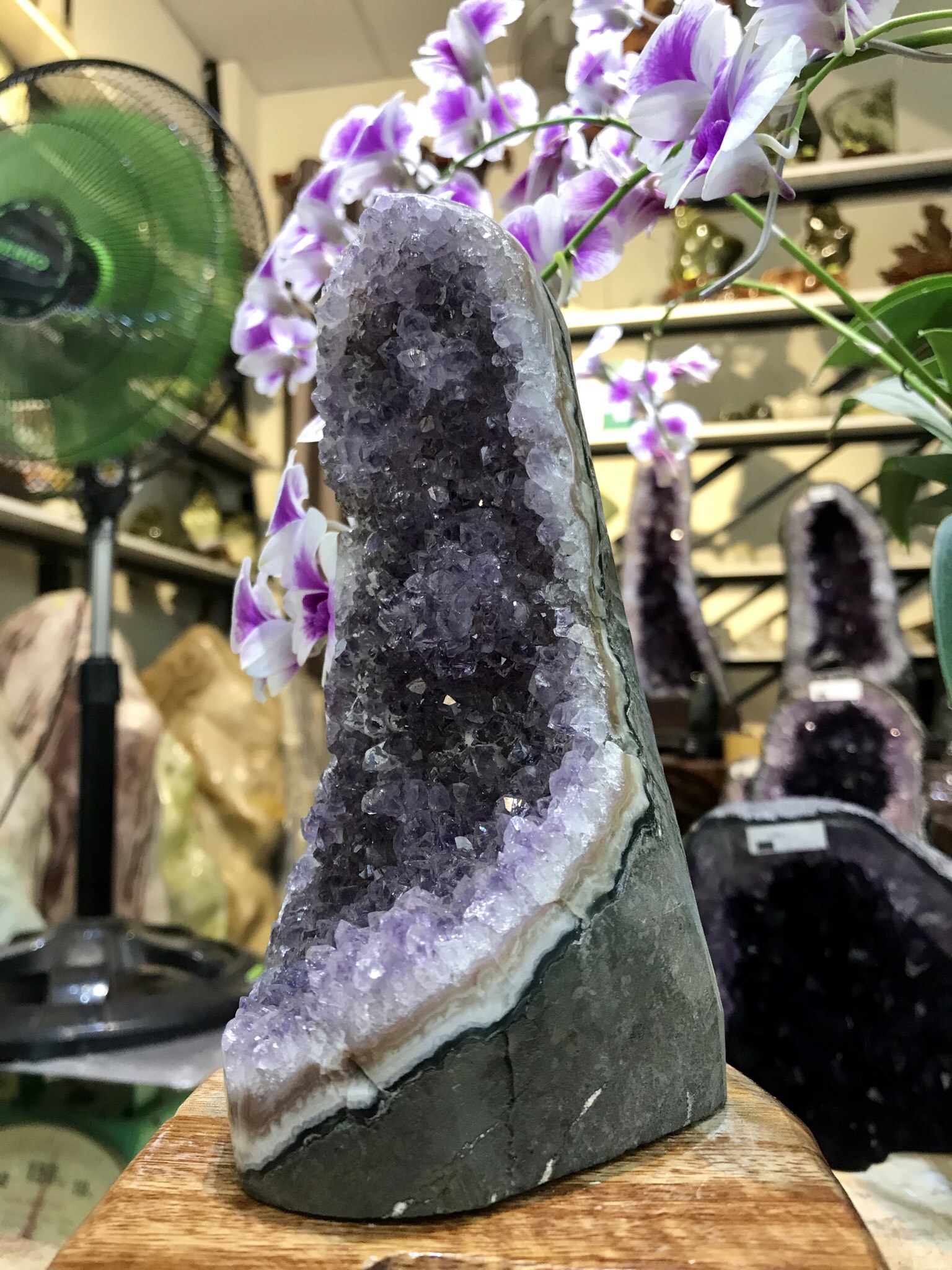 THẠCH ANH TÍM ĐỂ BÀN LÀM VIỆC KT: 17x7,5CM, KL 1173G (TIM651)