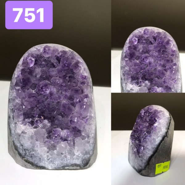 Hốc thạch anh tím nhỏ - Amethyst geode -8,5x6cm(MS : 751)