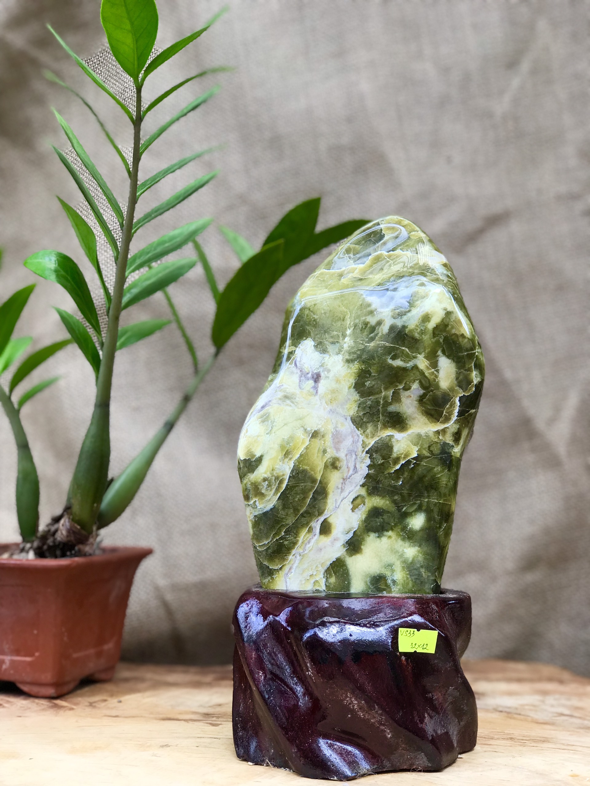 CÂY ĐÁ PHONG THỦY XANH NGỌC SERPENTINE KT: 32X12CM (CAO GỒM ĐẾ 9CM) MS: VS33