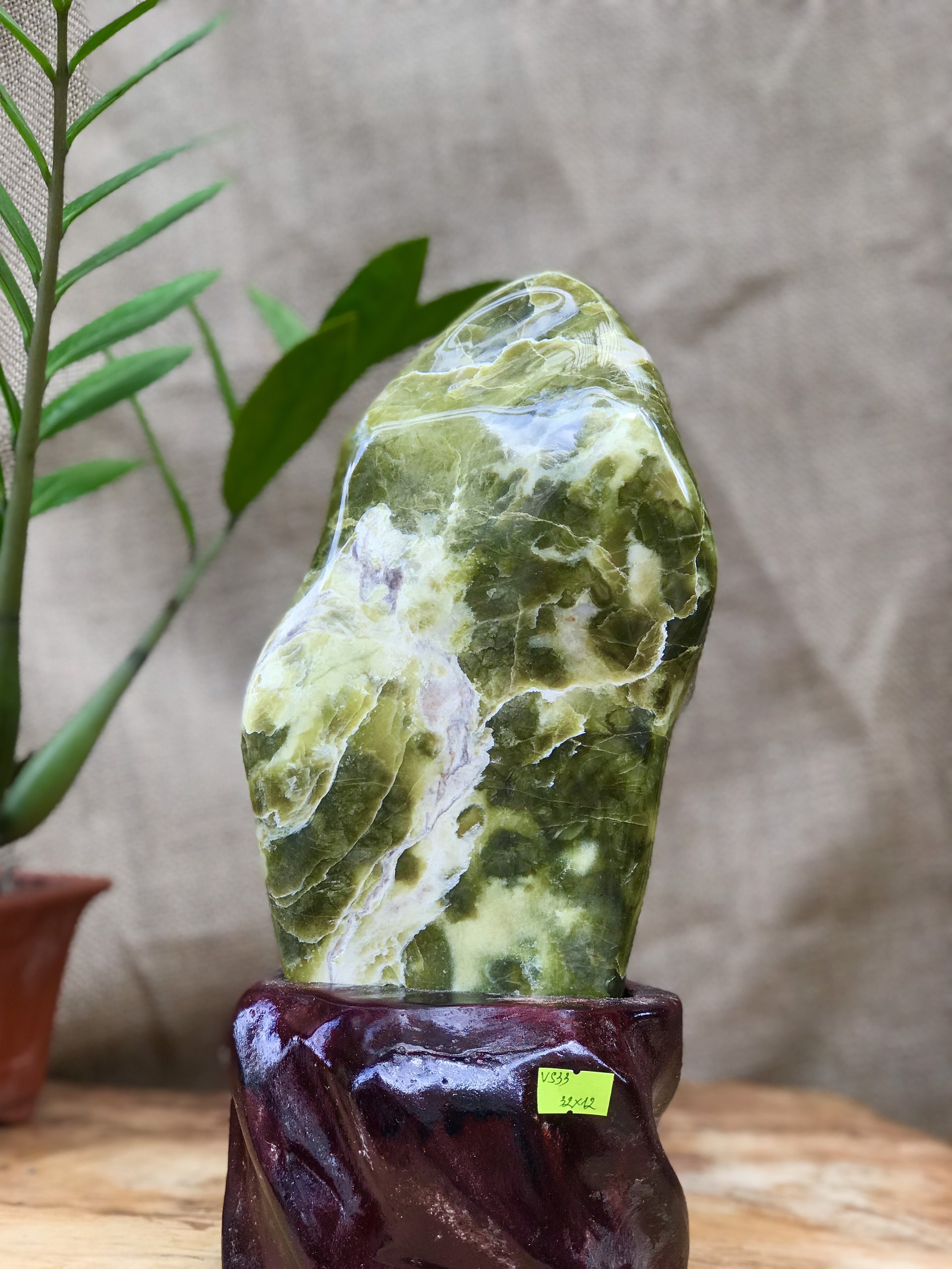 CÂY ĐÁ PHONG THỦY XANH NGỌC SERPENTINE KT: 32X12CM (CAO GỒM ĐẾ 9CM) MS: VS33