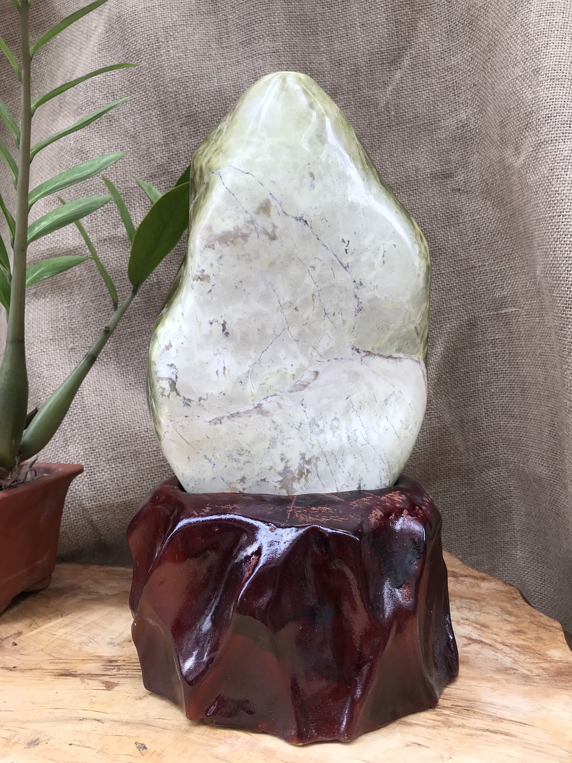 CÂY ĐÁ PHONG THỦY ĐỂ BÀN ĐÁ SERPENTINE XANH NGỌC KT: 32X16CM (CAO GỒM ĐẾ 10CM) MS: VS36