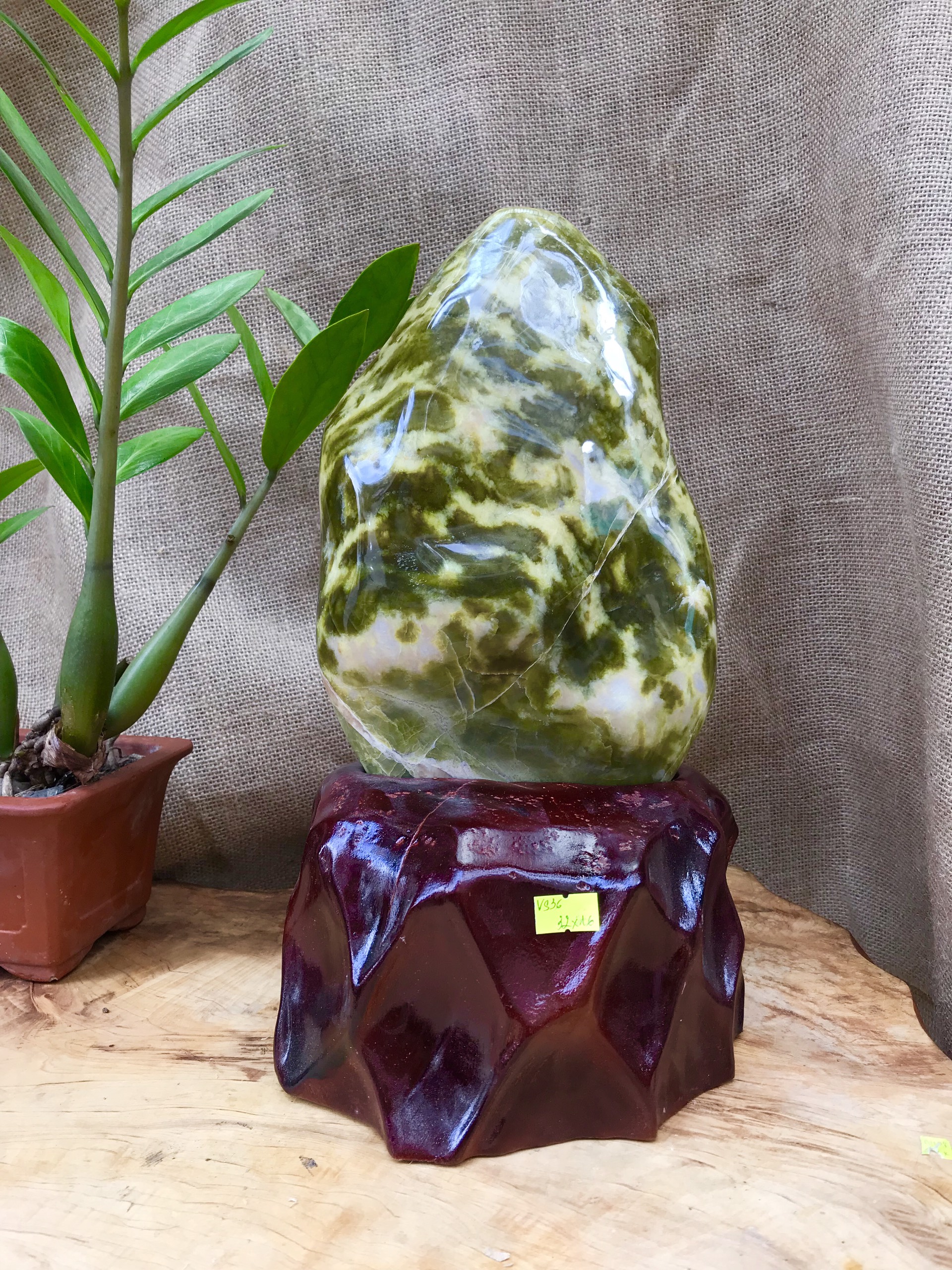CÂY ĐÁ PHONG THỦY ĐỂ BÀN ĐÁ SERPENTINE XANH NGỌC KT: 32X16CM (CAO GỒM ĐẾ 10CM) MS: VS36