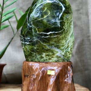 CÂY ĐÁ PHONG THỦY ĐỂ BÀN ĐÁ SERPENTINE XANH NGỌC KT: 36X20CM (CAO GỒM ĐẾ 12CM) MS: VS39