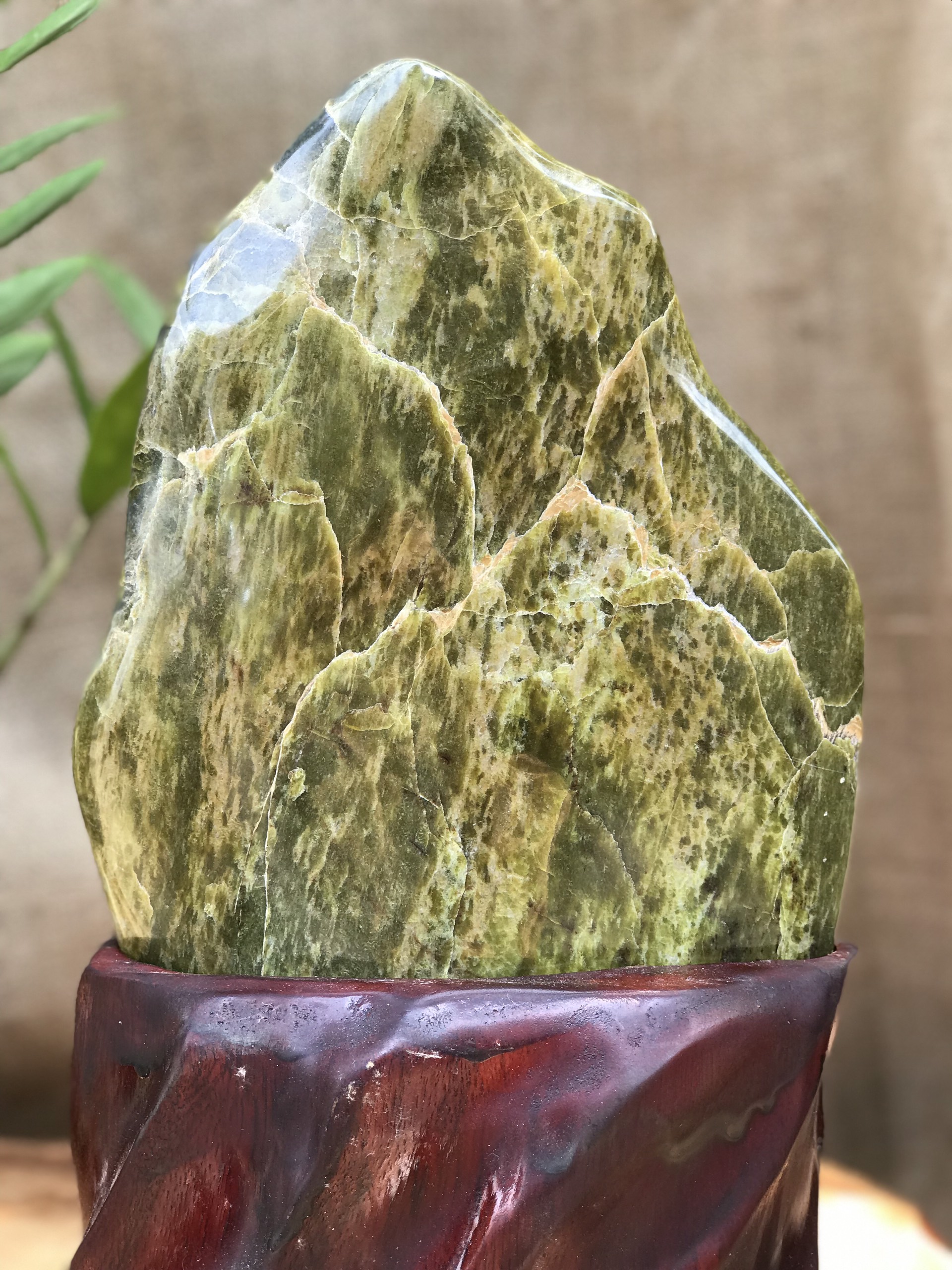 CÂY ĐÁ PHONG THỦY ĐỂ BÀN ĐÁ SERPENTINE XANH VÀNG KT: 35X21CM (CAO GỒM ĐẾ 12CM) MS: VS40