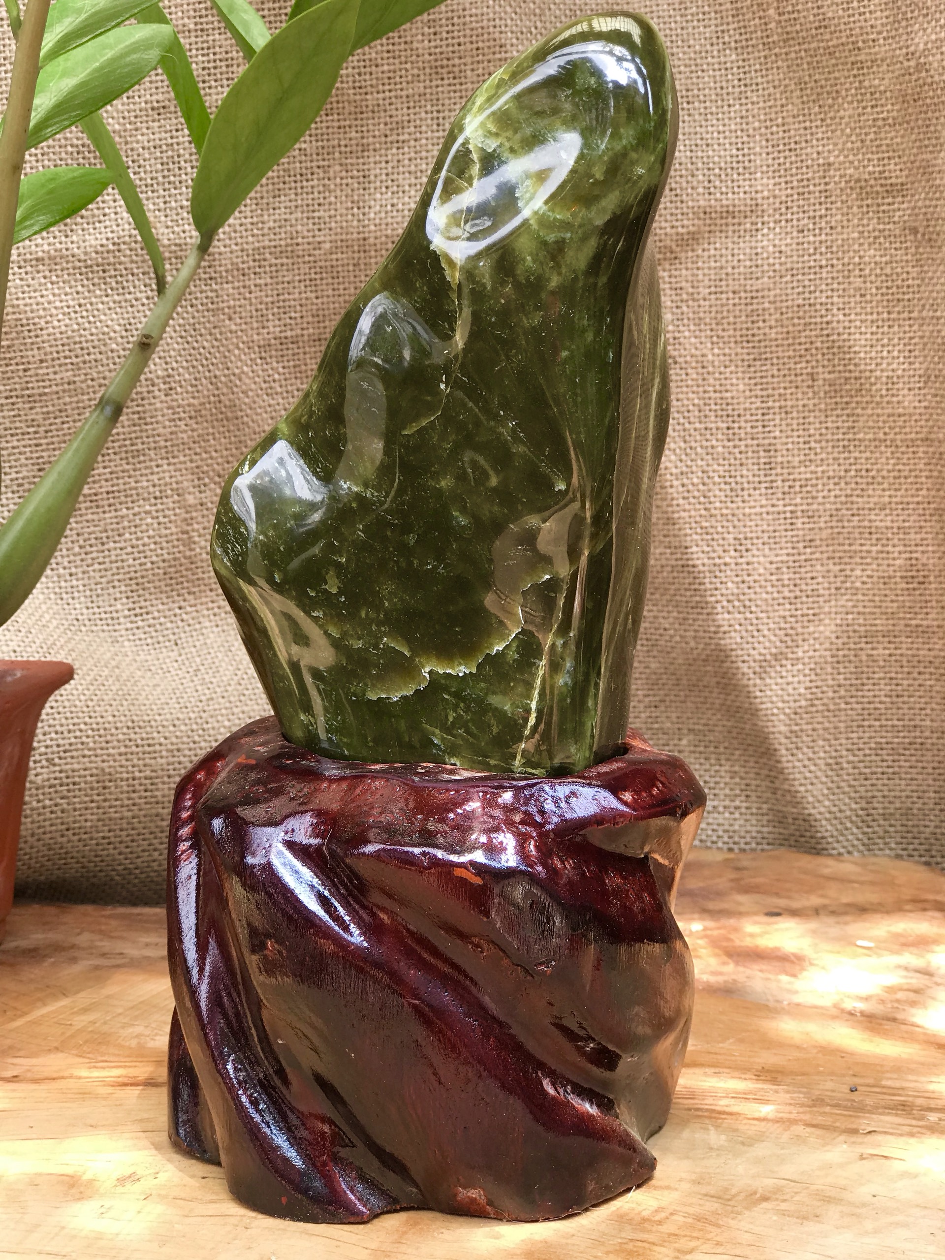 CÂY ĐÁ PHONG THỦY ĐỂ BÀN ĐÁ SERPENTINE XANH NGỌC KT: 27X11CM (CAO GỒM ĐẾ 10CM) MS: VS43