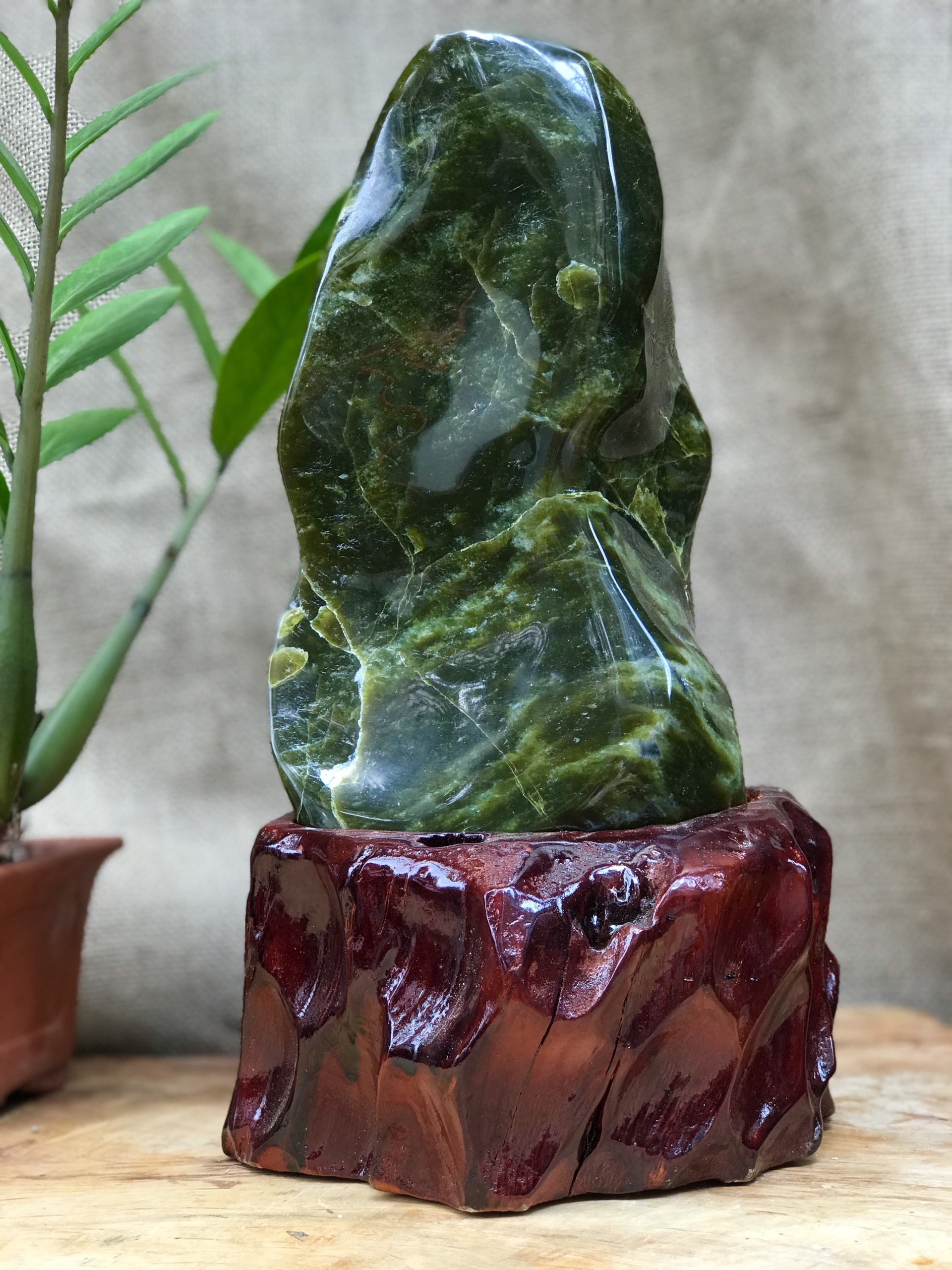 CÂY ĐÁ PHONG THỦY ĐỂ BÀN ĐÁ SERPENTINE XANH NGỌC KT: 34X15CM (CAO GỒM ĐẾ 11CM) MS: VS45