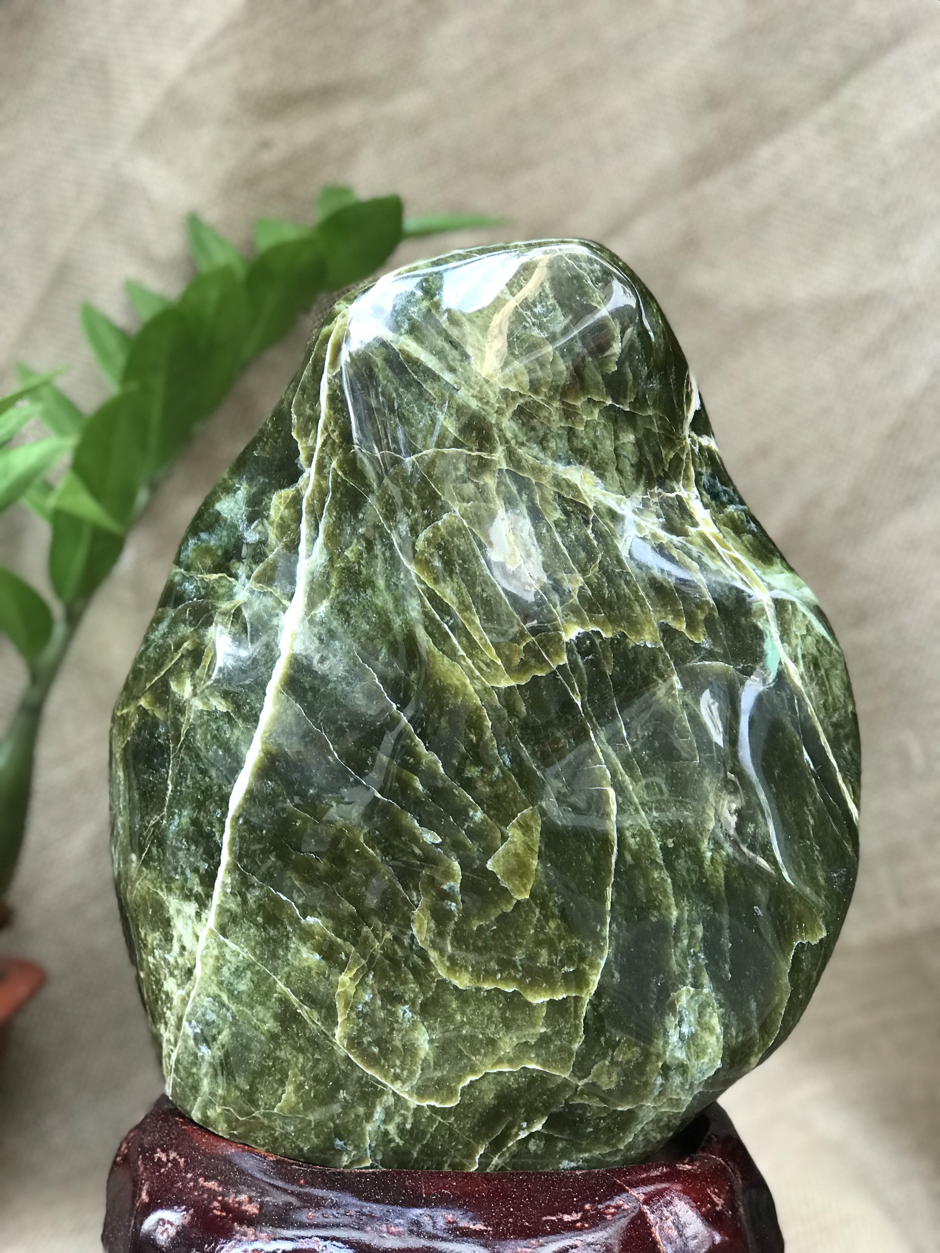 CÂY ĐÁ PHONG THỦY ĐỂ BÀN ĐÁ SERPENTINE XANH NGỌC KT: 27X25CM (CAO GỒM ĐẾ 10CM) MS: VS50