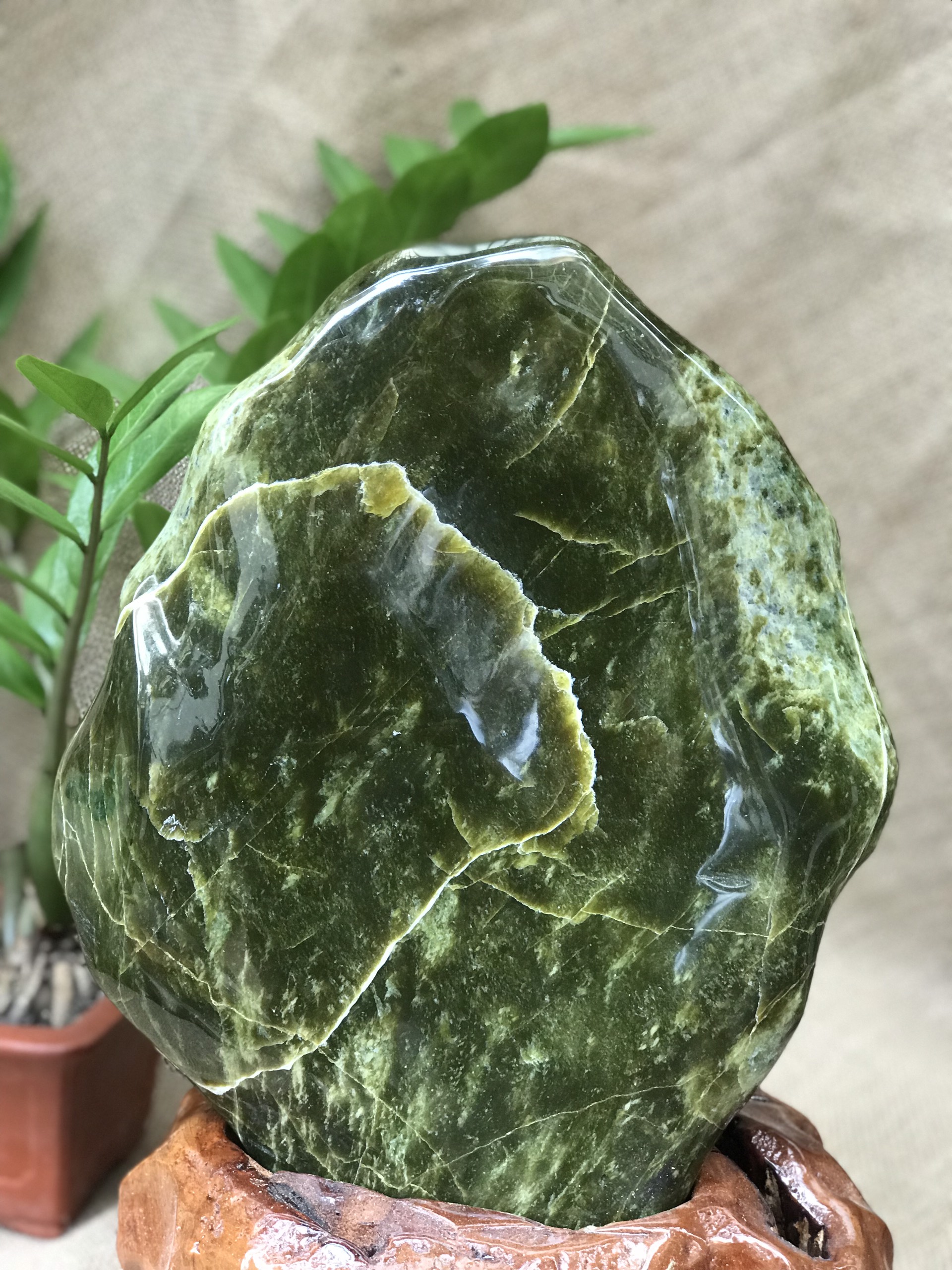 CÂY ĐÁ PHONG THỦY ĐỂ BÀN ĐÁ SERPENTINE XANH NGỌC KT: 38X26CM (CAO GỒM ĐẾ 10CM) MS: VS51