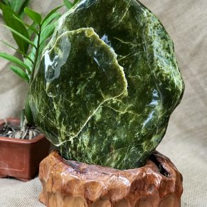 CÂY ĐÁ PHONG THỦY ĐỂ BÀN ĐÁ SERPENTINE XANH NGỌC KT: 38X26CM (CAO GỒM ĐẾ 10CM) MS: VS51
