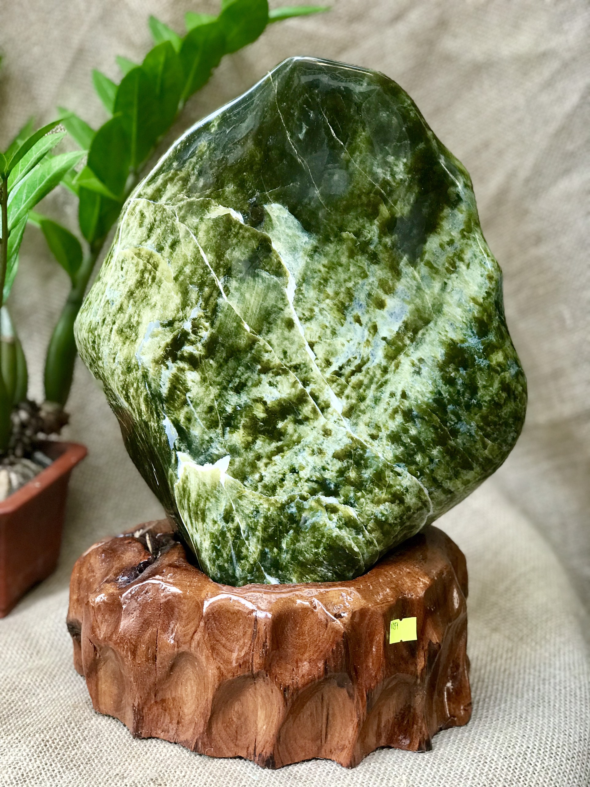 CÂY ĐÁ PHONG THỦY ĐỂ BÀN ĐÁ SERPENTINE XANH NGỌC KT: 38X26CM (CAO GỒM ĐẾ 10CM) MS: VS51