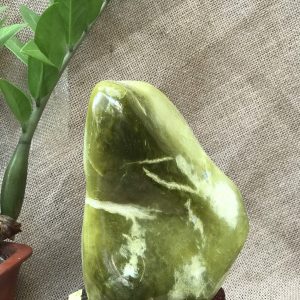 CÂY ĐÁ PHONG THỦY ĐỂ BÀN ĐÁ SERPENTINE XANH NGỌC KT: 27X14CM (CAO GỒM ĐẾ 9CM) MS: VS52