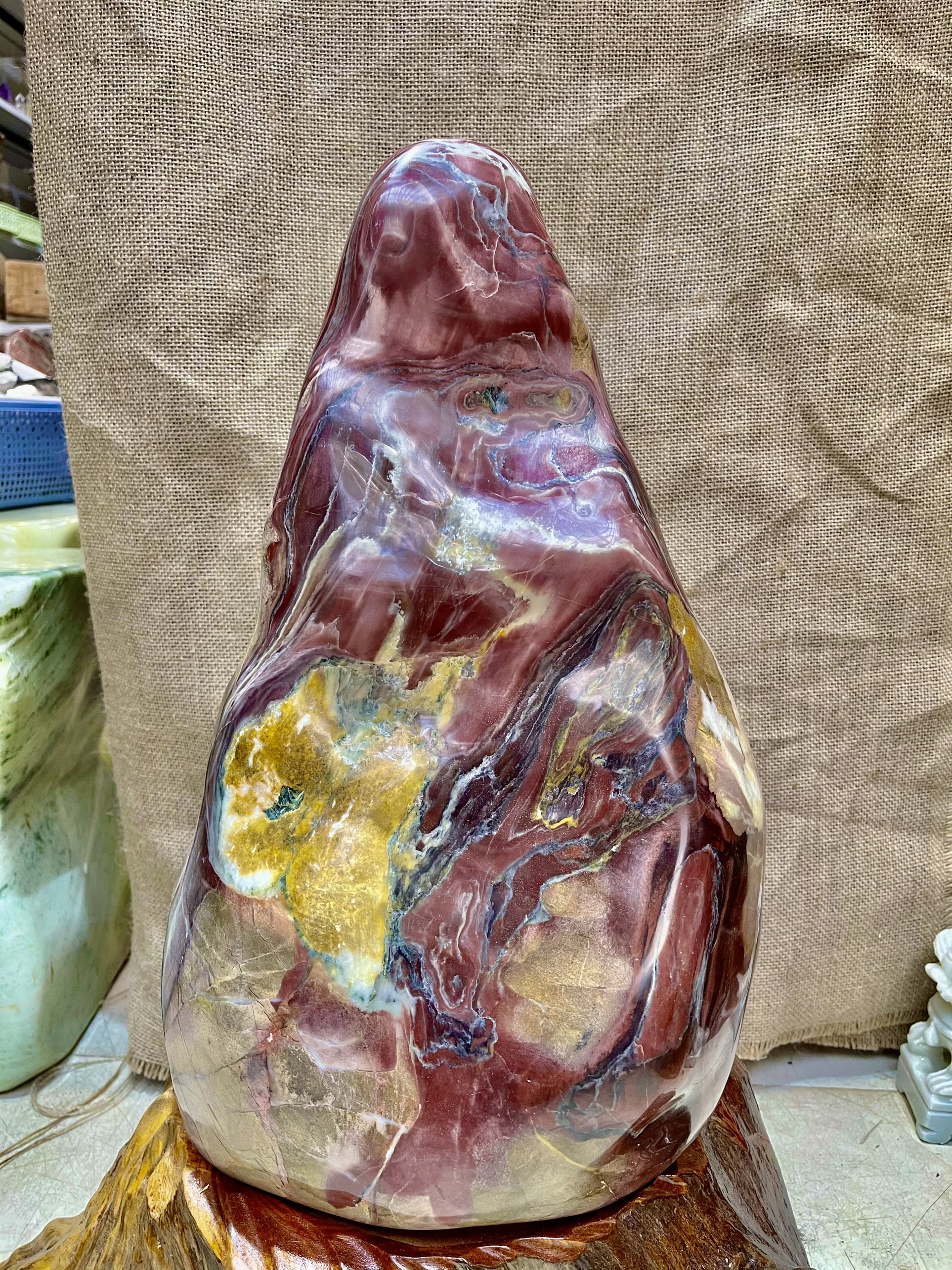Đá phong thủy phòng khách màu đỏ serpentine KT : 60x27 cm(MS:279)