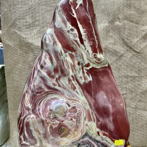 Đá phong thủy phòng khách màu đỏ serpentine KT : 60x27 cm(MS:279)