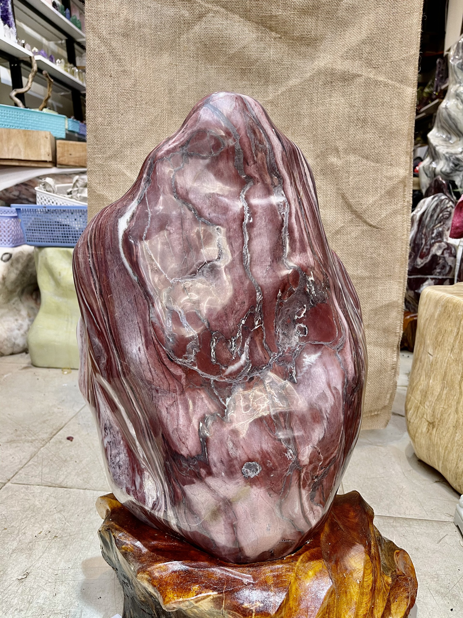 Đá phong thủy phòng khách màu đỏ serpentine KT : 63x33 cm(MS:287)