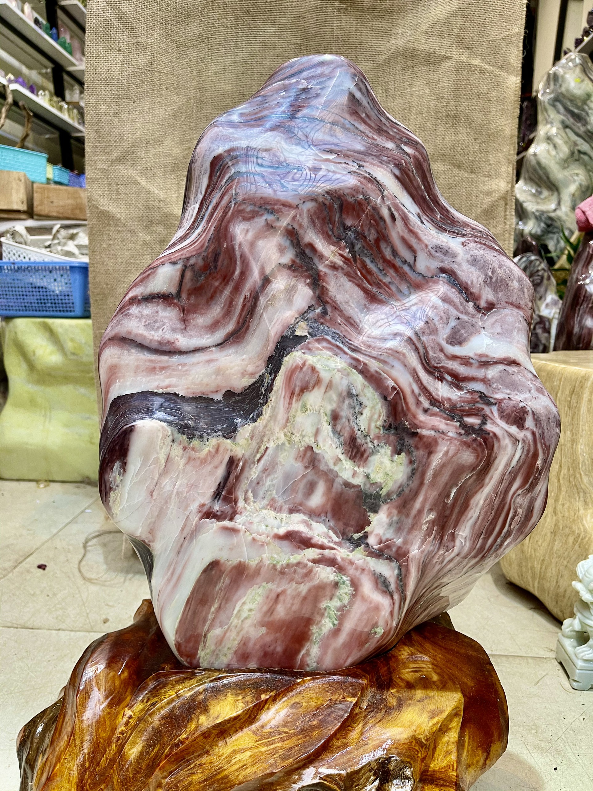 Đá phong thủy phòng khách màu đỏ serpentine KT : 63x33 cm(MS:287)