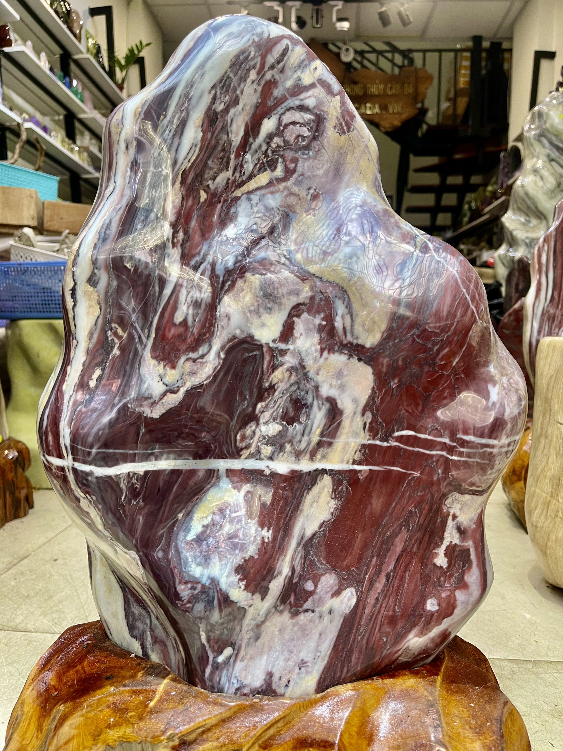 Đá phong thủy phòng khách màu đỏ serpentine KT : 55X28cm(MS:289)