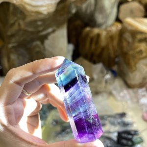 Trụ đá fluorit nhiều màu - FLUORIT RAINBOW POINT
