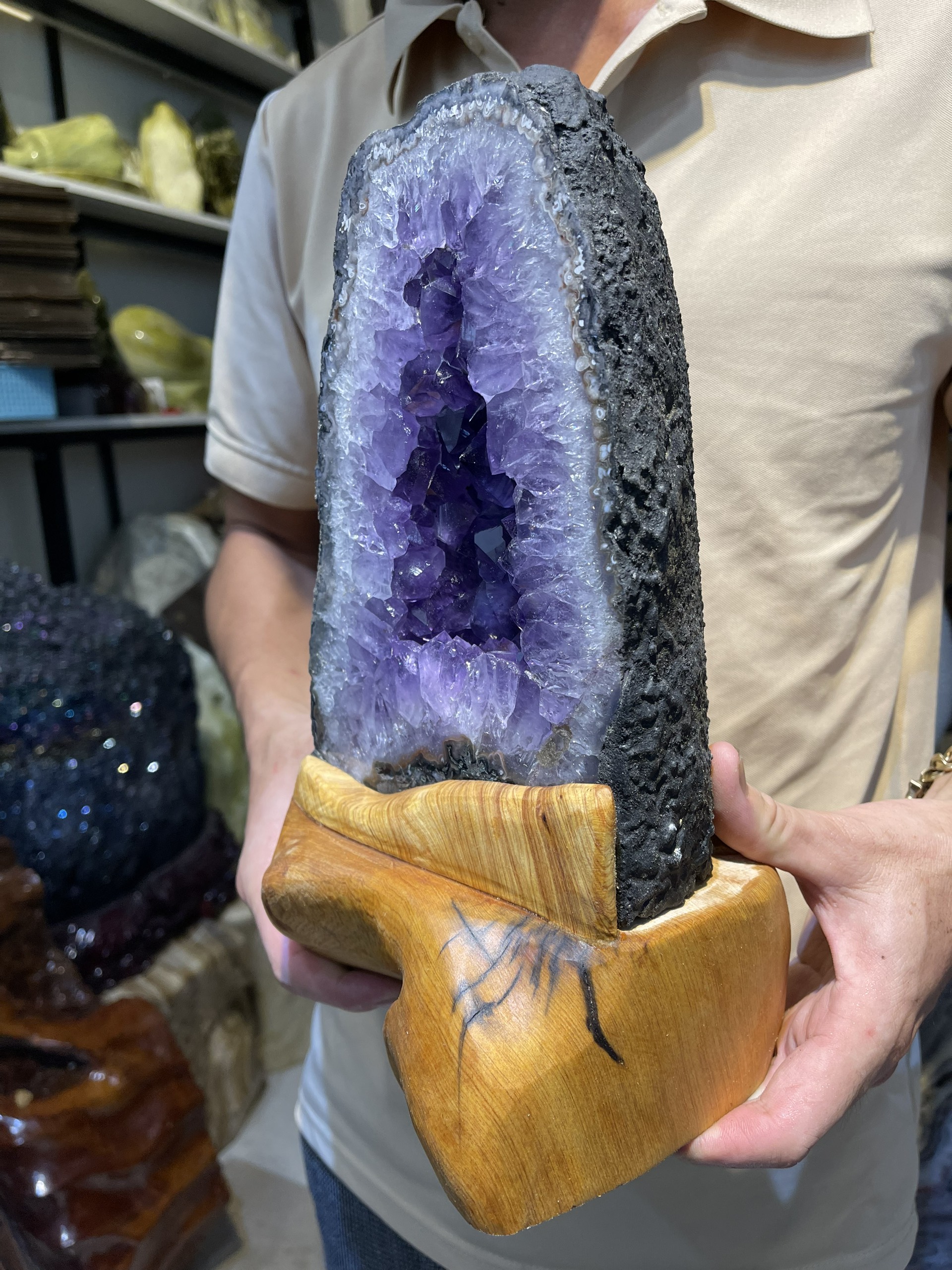 Hốc thạch anh tím - Amethyst geode