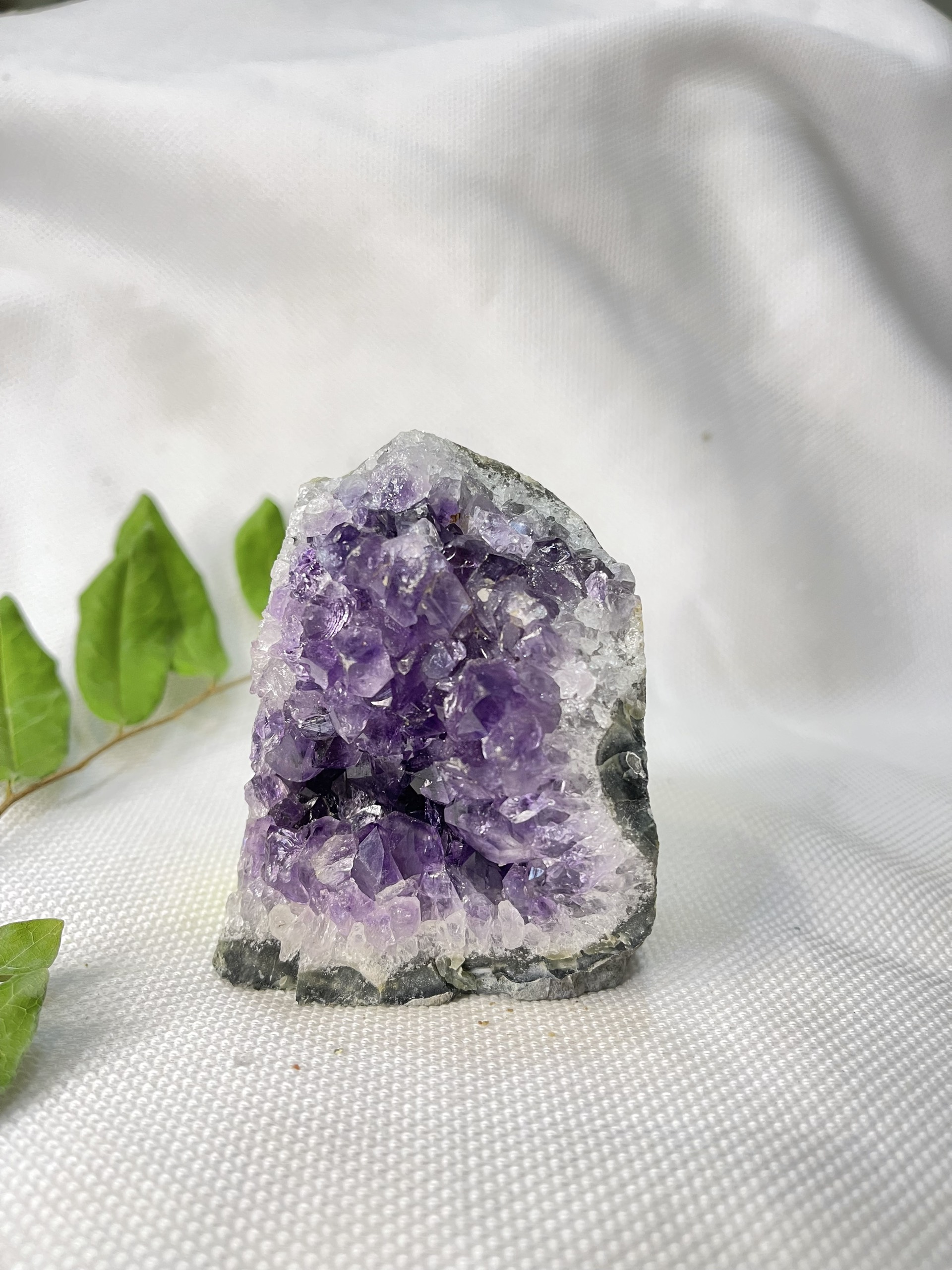 Hốc thạch anh tím nhỏ KT : 9x7 cm (TV43)