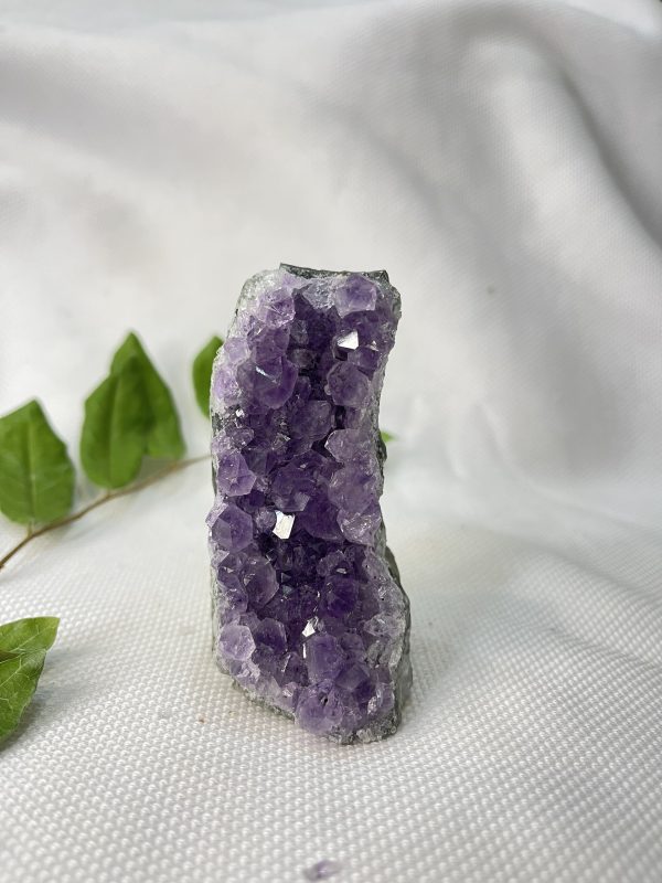 Hốc thạch anh tím nhỏ KT : 9x4 cm (TV44)