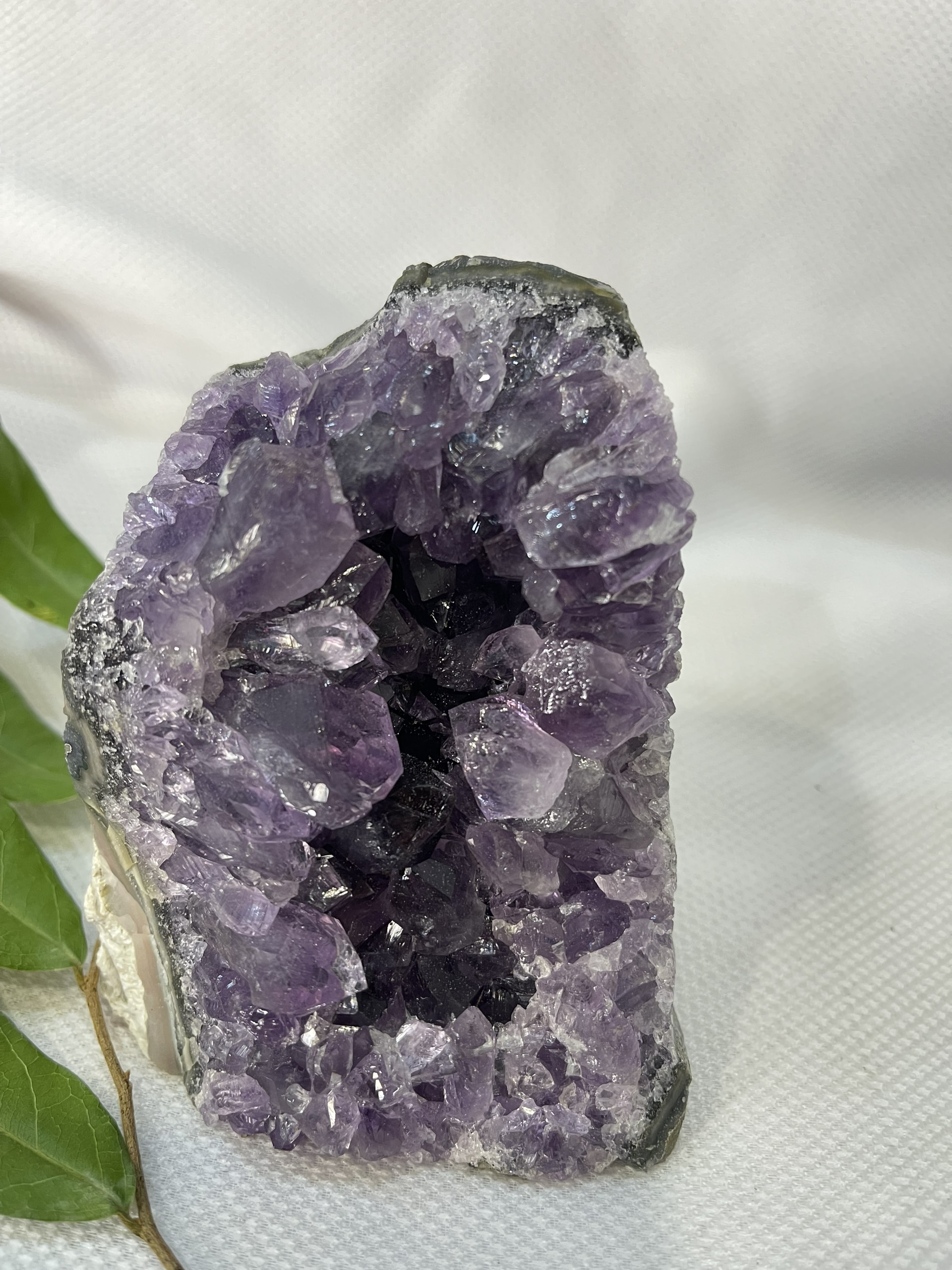 Hốc thạch anh tím nhỏ KT :  9,5 x 7,5 cm (TV48)