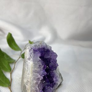 Hốc thạch anh tím nhỏ KT : 7x5,5cm(TV61)