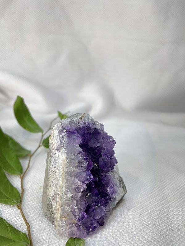 Hốc thạch anh tím nhỏ KT : 7x5,5cm(TV61)