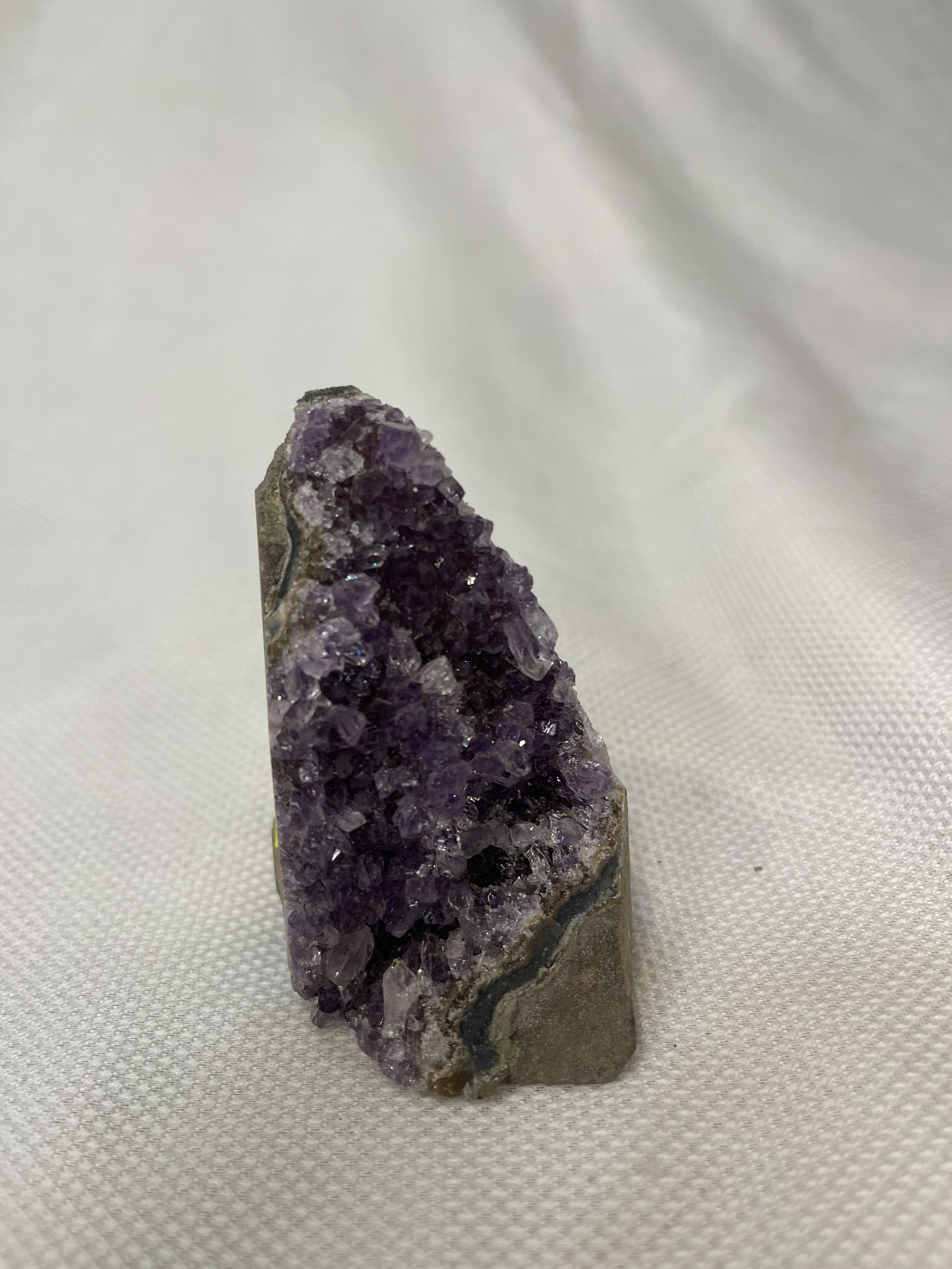 Hốc thạch anh tím nhỏ KT: 7.5 x 4.5cm, KL: 0.168kg (TV85)