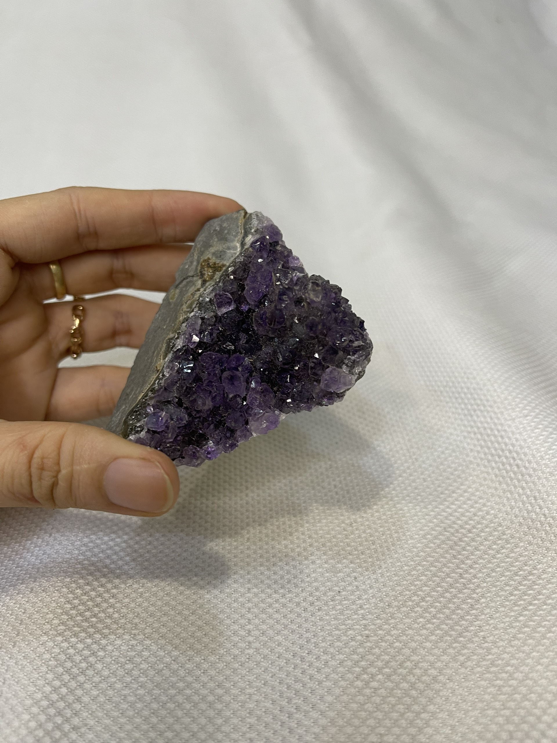 Hốc thạch anh tím nhỏ KT: 6.5 x5cm, KL: 0.151kg (TV81)