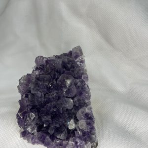Hốc thạch anh tím nhỏ KT :9x8.5cm, KL: 0.643kg (TV65)