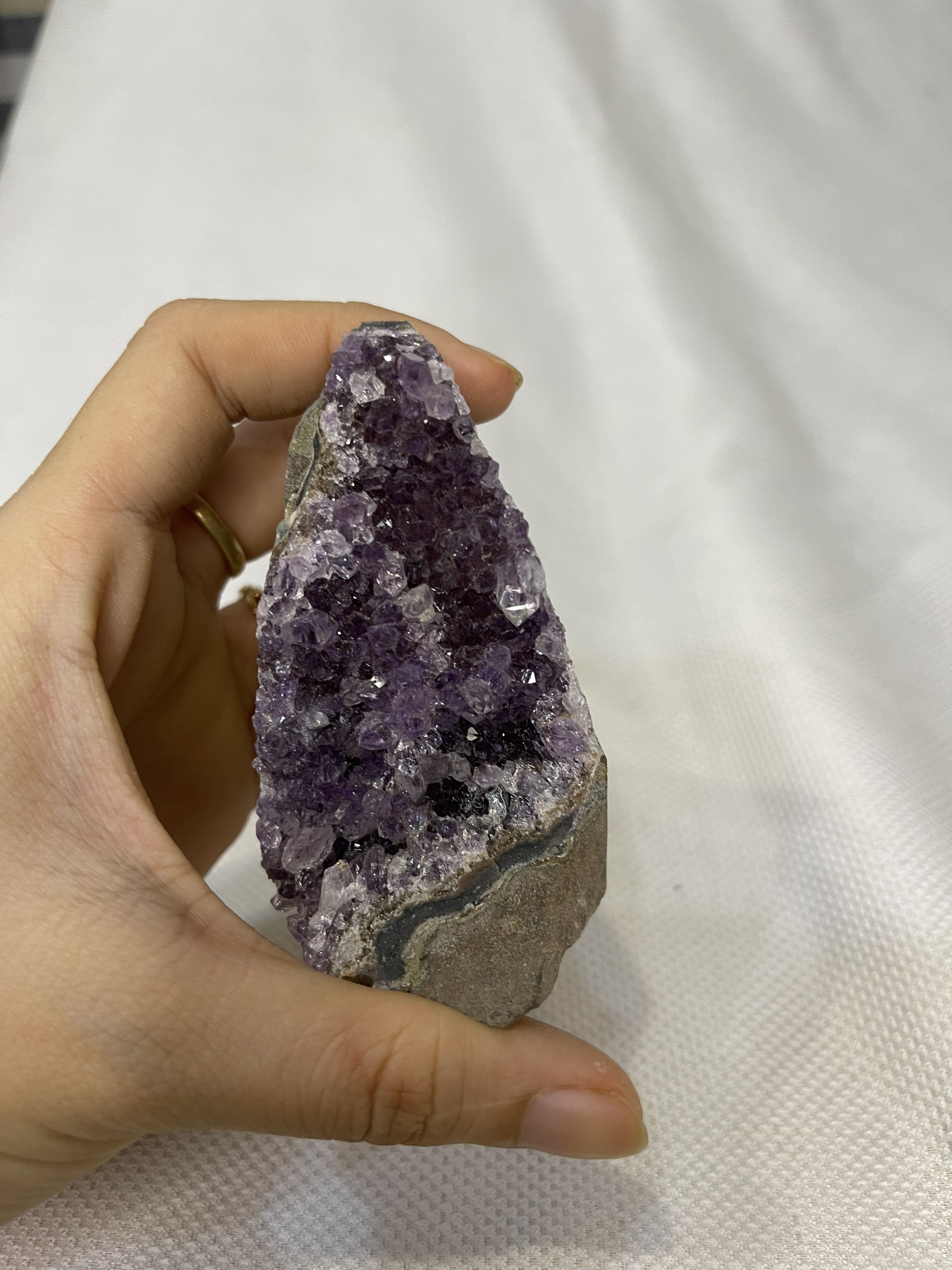 Hốc thạch anh tím nhỏ KT: 7.5 x 4.5cm, KL: 0.168kg (TV85)