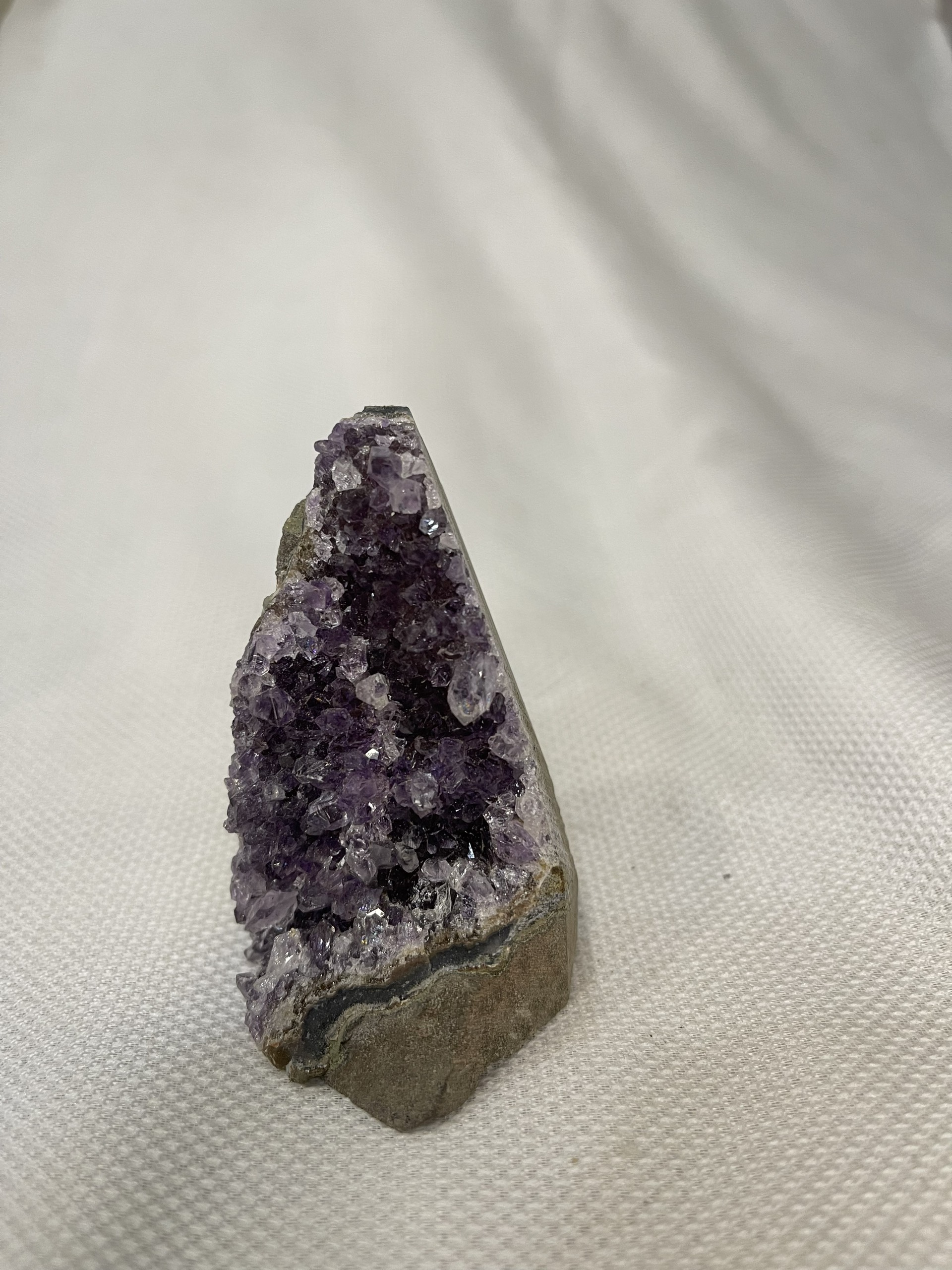 Hốc thạch anh tím nhỏ KT: 7.5 x 4.5cm, KL: 0.168kg (TV85)