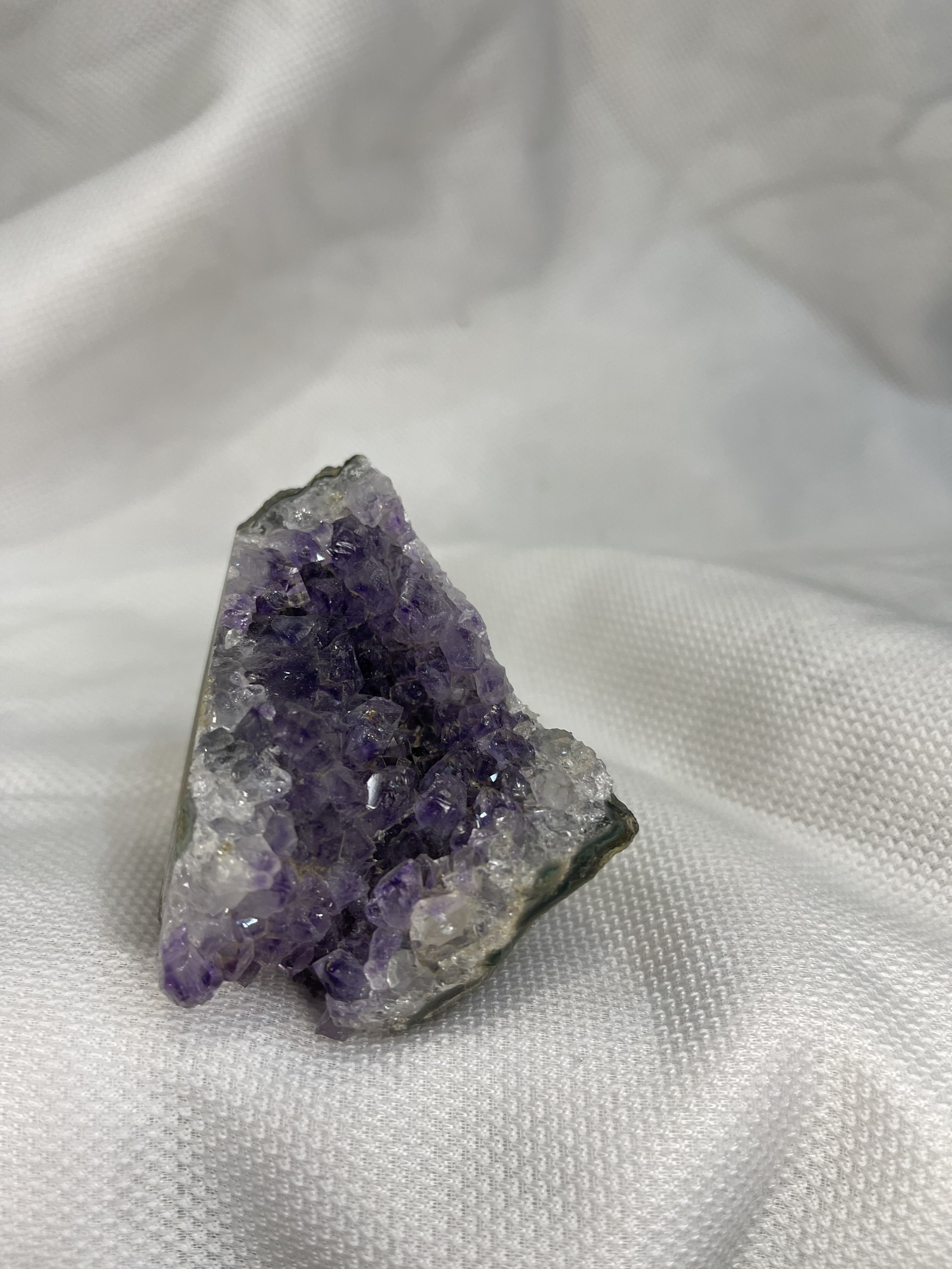 Hốc thạch anh tím nhỏ KT :5.5x5cm, KL: 0.21kg (TV66)