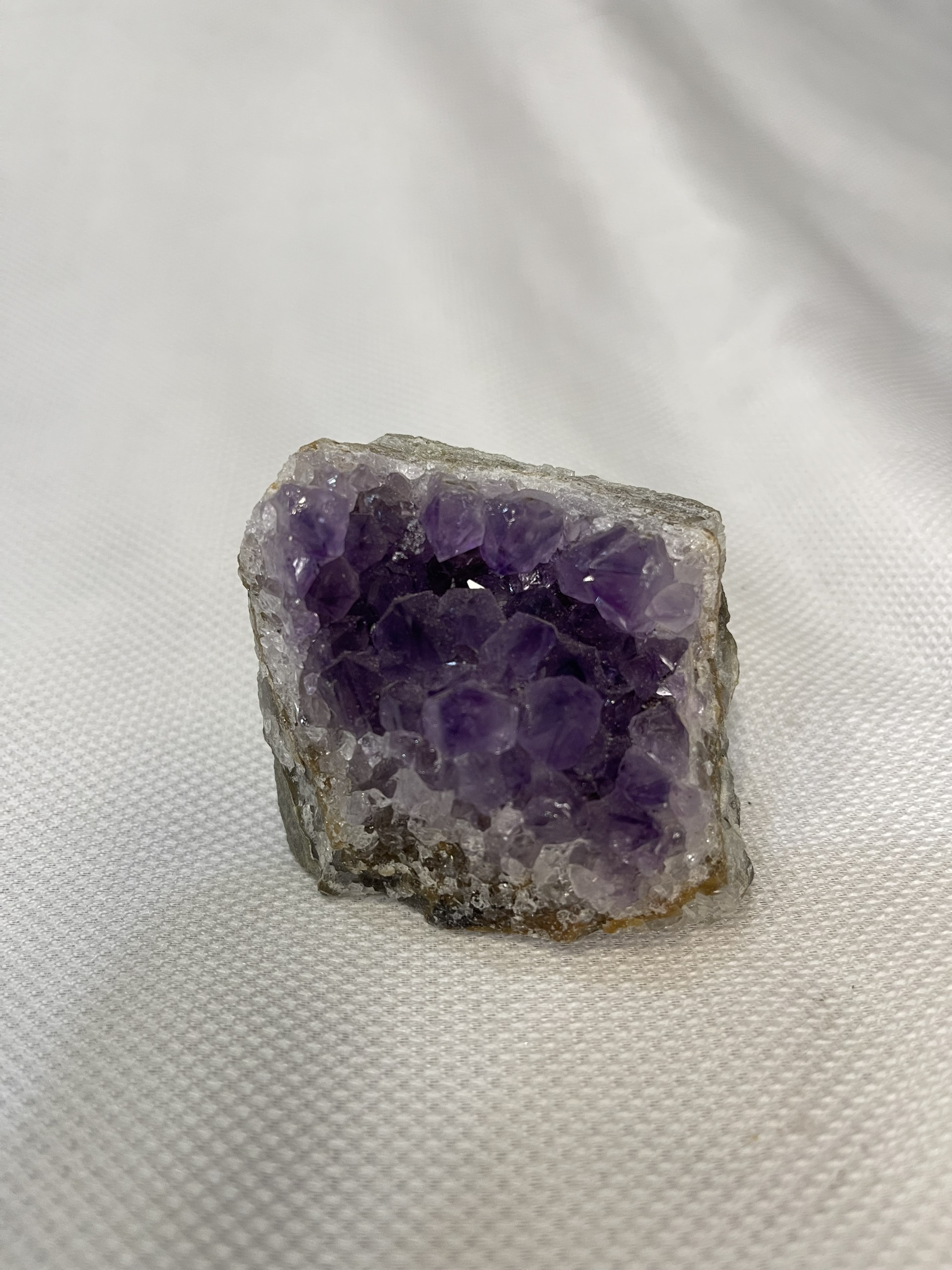 Hốc thạch anh tím nhỏ KT: 6 x 6cm, KL: 0.2kg (TV84)