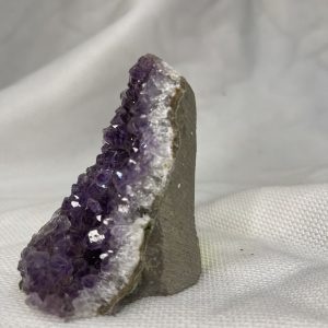 Hốc thạch anh tím nhỏ KT :7.5x5 cm, KL: 0.219kg (TV70)