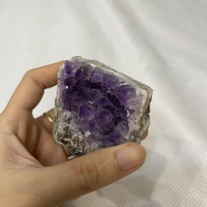 Hốc thạch anh tím nhỏ KT: 6 x 6cm, KL: 0.2kg (TV84)