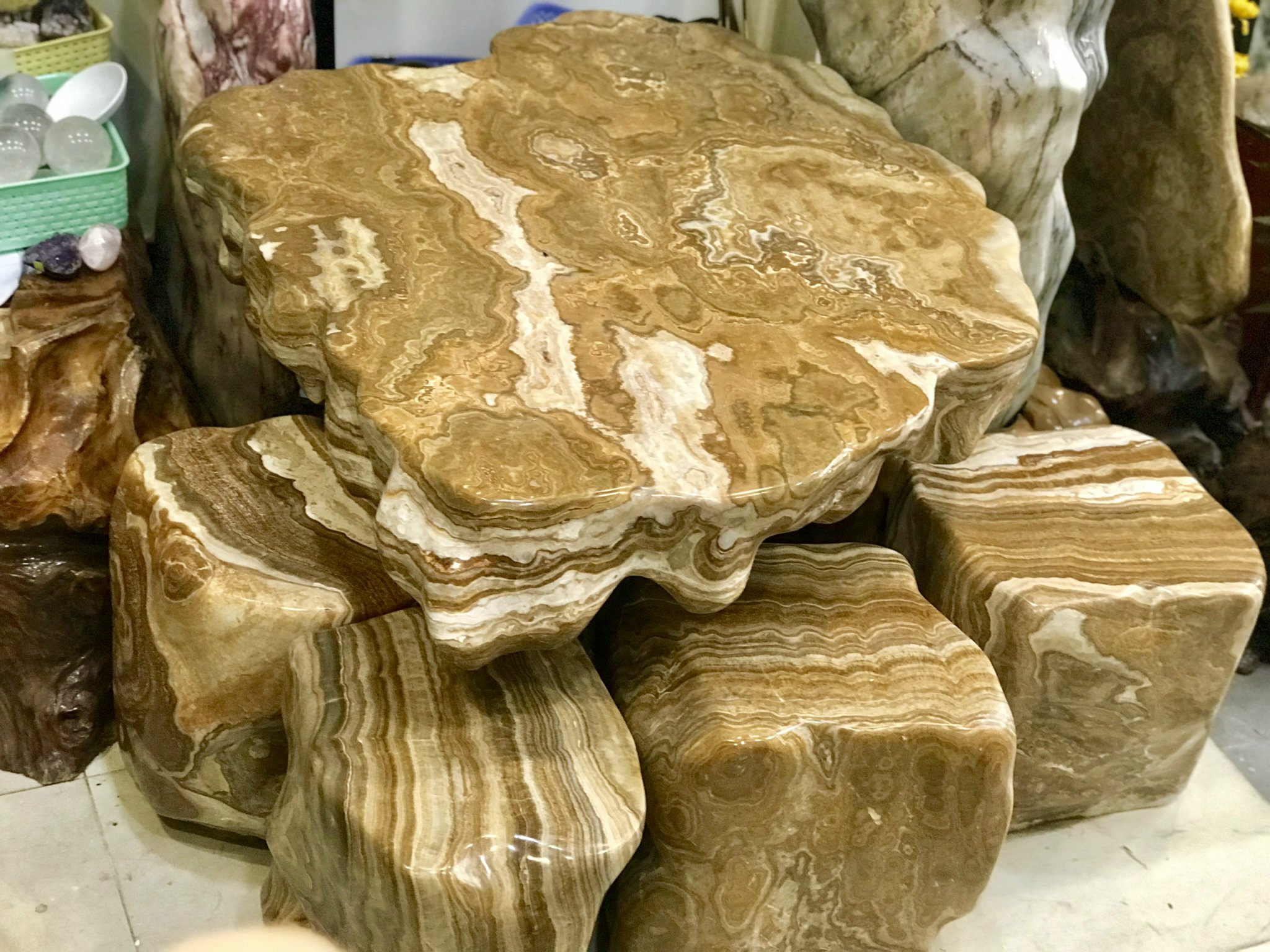 Bộ bàn ghế đá nguyên khối phong thuỷ