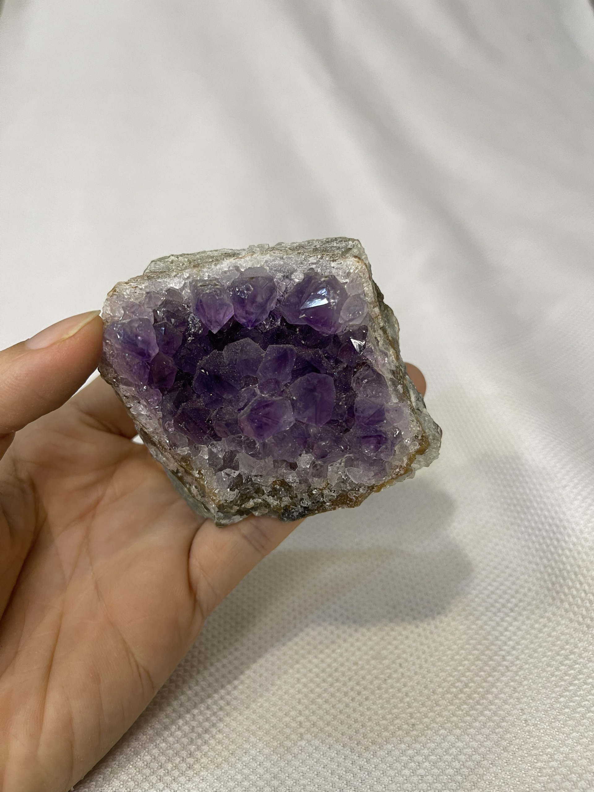 Hốc thạch anh tím nhỏ KT: 6 x 6cm, KL: 0.2kg (TV84)