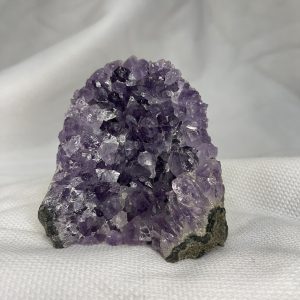 Hốc thạch anh tím nhỏ KT :7.5x7 cm, KL: 0.362kg (TV69)