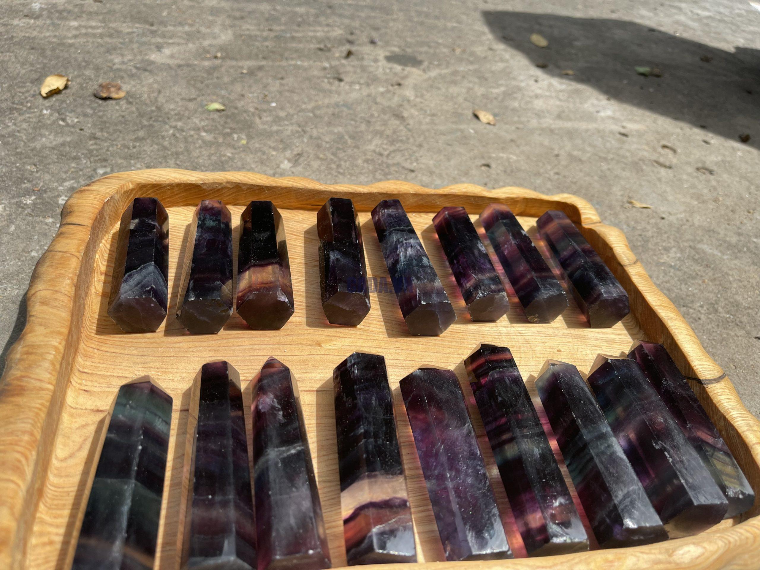 Trụ Fluorite nhiều màu - RAINBOW FLUORITE POINT - Trụ đá thanh tẩy, tarot, sưu tầm