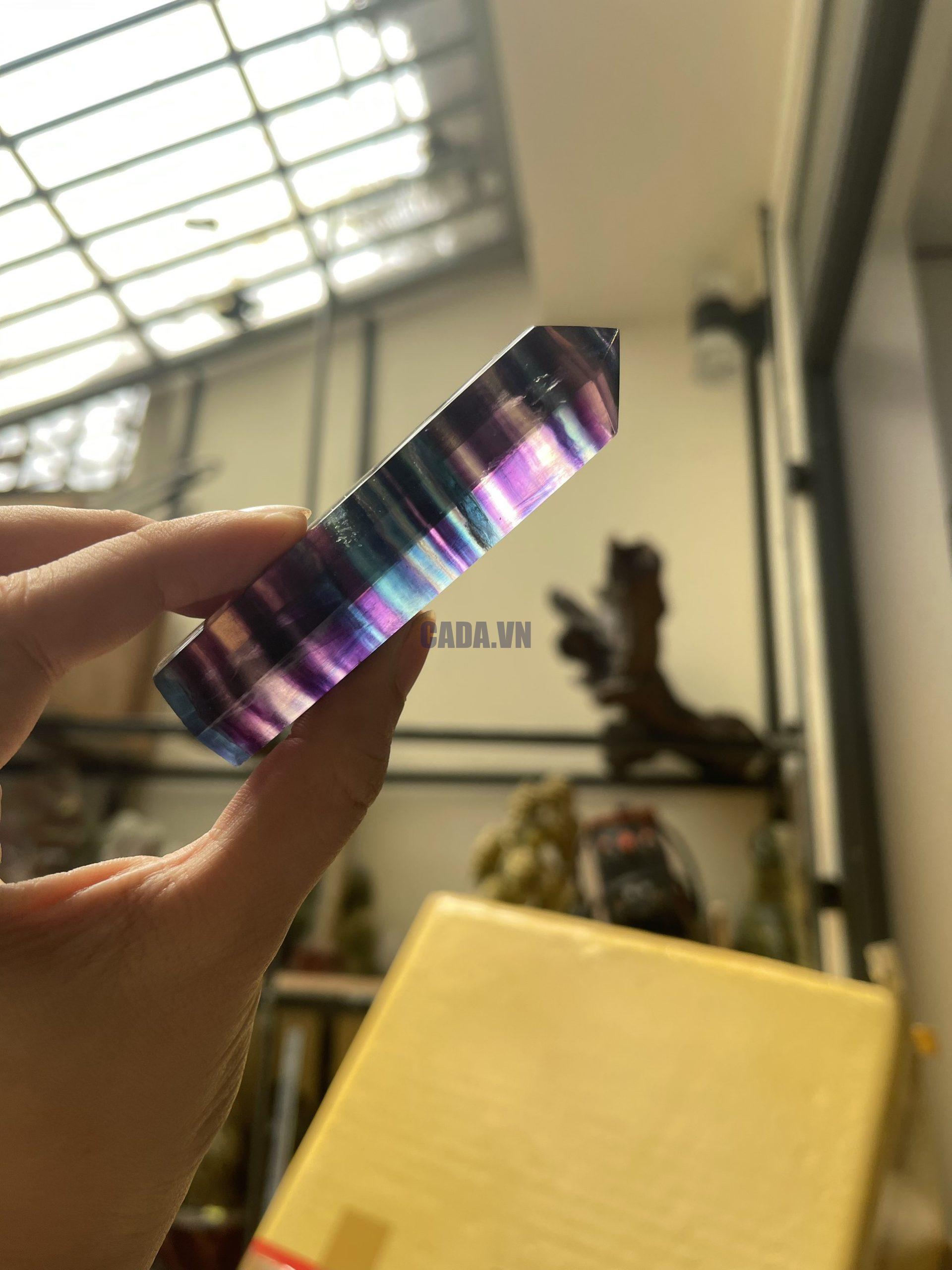 Trụ Fluorite nhiều màu - RAINBOW FLUORITE POINT - Trụ đá thanh tẩy, tarot, sưu tầm