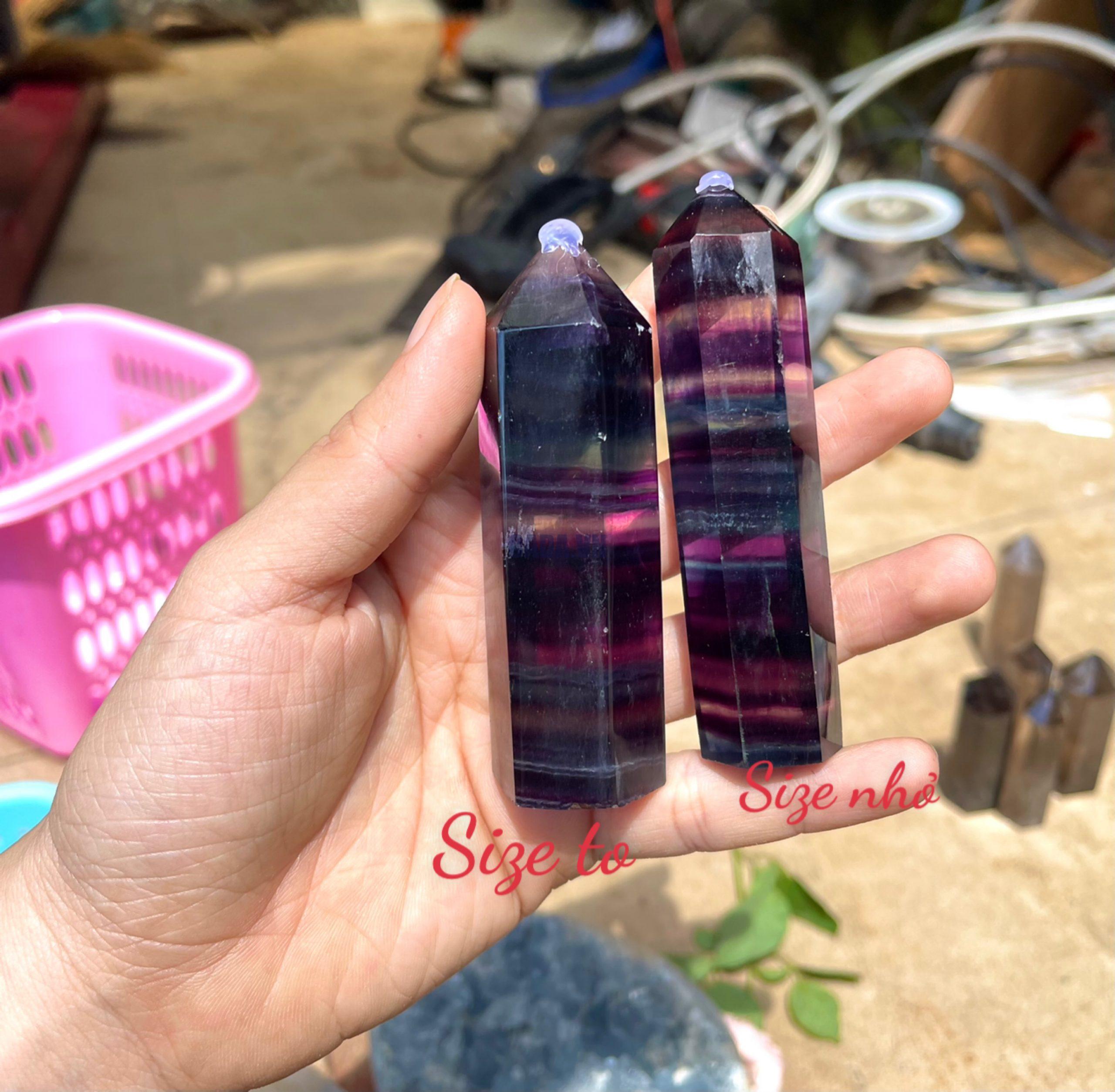 Trụ Fluorite nhiều màu - RAINBOW FLUORITE POINT - Trụ đá thanh tẩy, tarot, sưu tầm