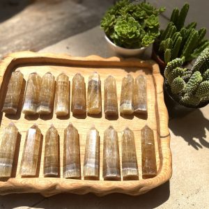 TRỤ ĐÁ FLUORITE VÀNG CÓ HÀO QUANG -RAINBOW YELLOW FLUORITE POINT