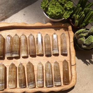 TRỤ ĐÁ FLUORITE VÀNG CÓ HÀO QUANG -RAINBOW YELLOW FLUORITE POINT