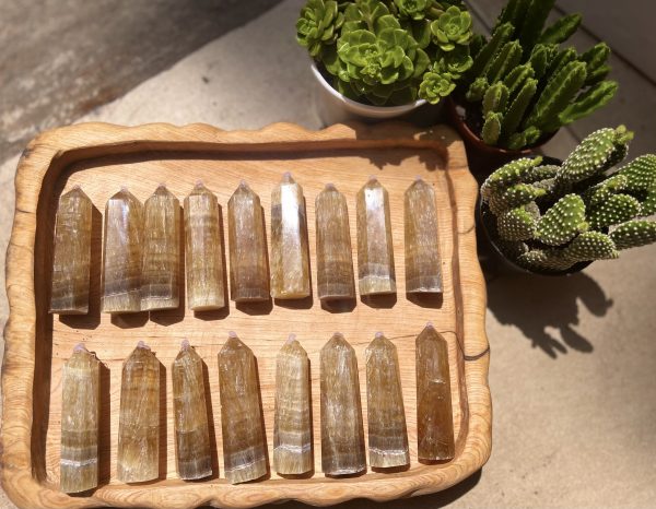 TRỤ ĐÁ FLUORITE VÀNG CÓ HÀO QUANG -RAINBOW YELLOW FLUORITE POINT
