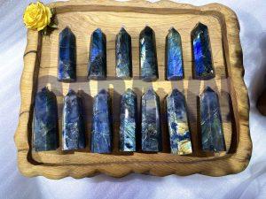 Trụ đá xà cừ - đá hắc nguyệt quang - Labradorite point